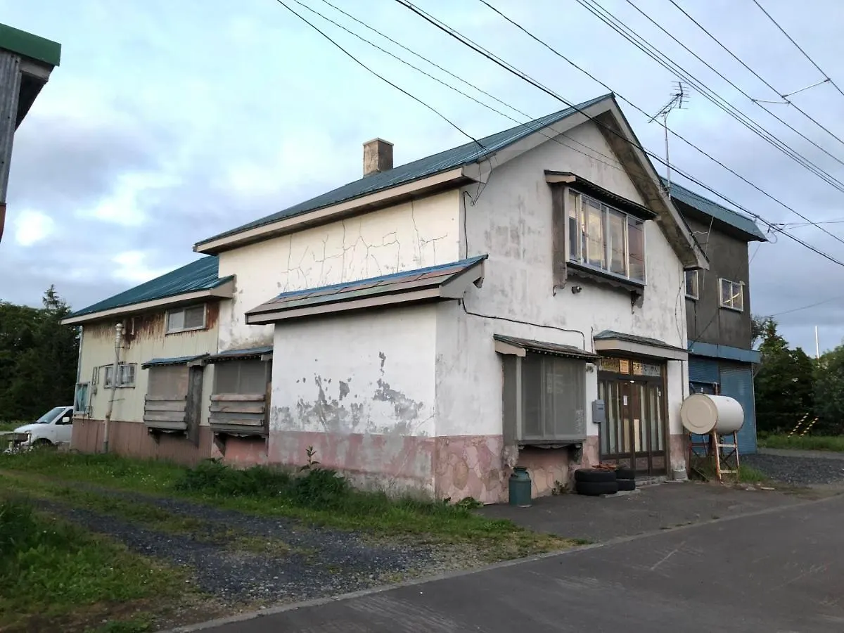 Poor And Shabby Guesthouse 
